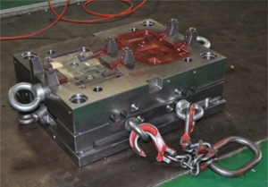 Plastic injection mold