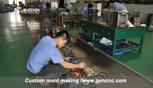 china plastic mold maker