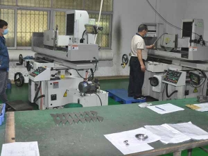 Grinding-machine from plastic injection mold manufacturer